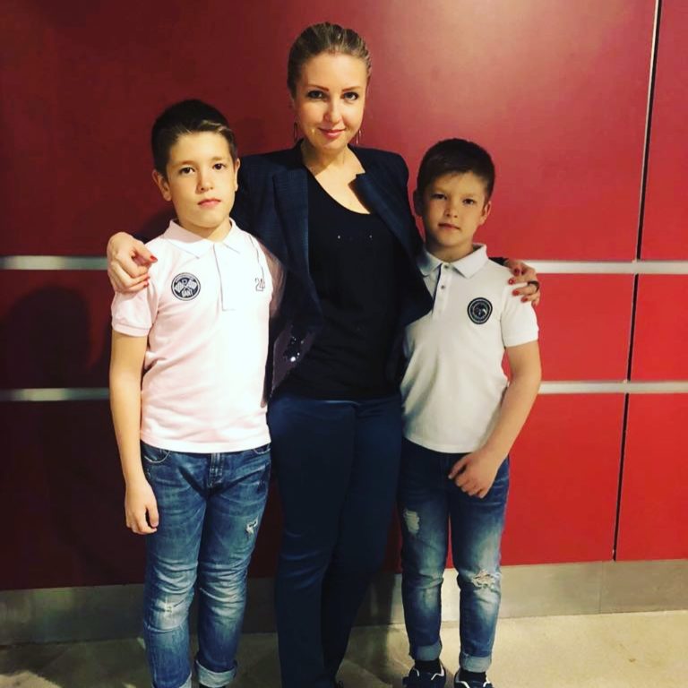 Elena Sharifova (and sons)